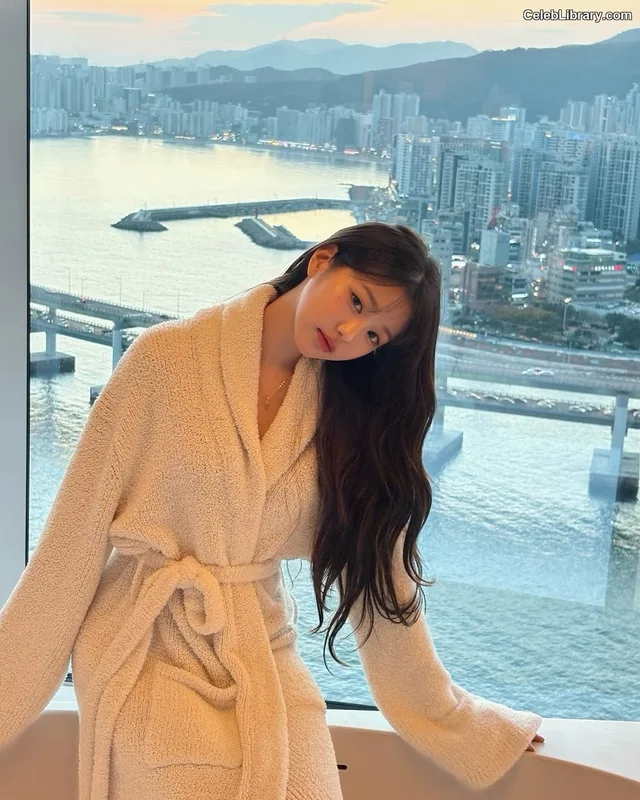 Jang Won-young 장원영 WONYOUNG photo 5 of 5846