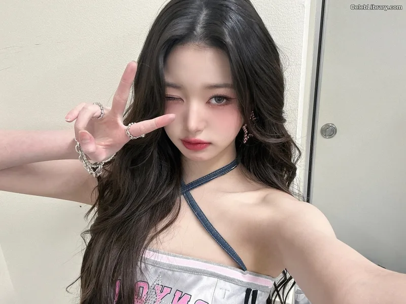 Jang Won-young 장원영 WONYOUNG photo 24 of 5846