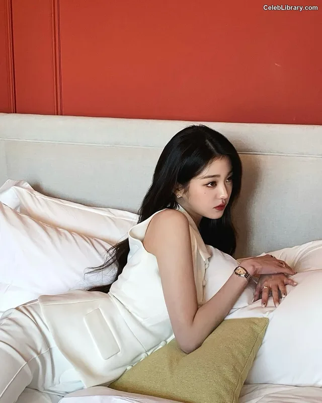 Jang Won-young 장원영 WONYOUNG photo 3 of 5846