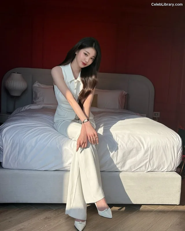 Jang Won-young 장원영 WONYOUNG photo 5 of 5846