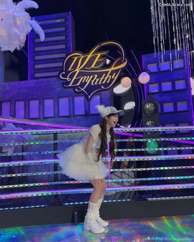 Jang Won-young  장원영 WONYOUNG photo 1 of 5846