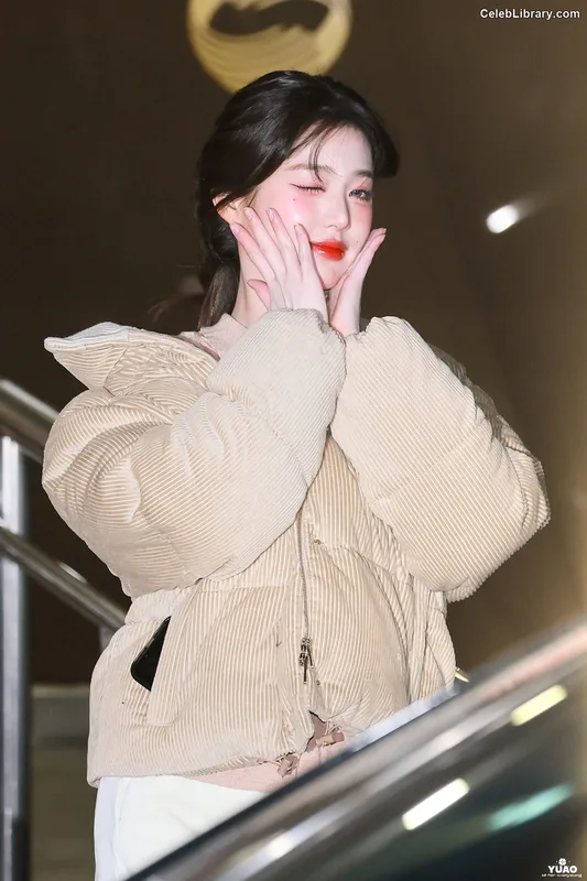 Jang Won-young  장원영 WONYOUNG photo 1 of 5846