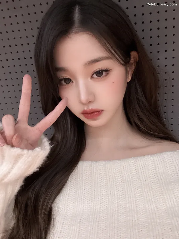 Jang Won-young  장원영 WONYOUNG photo 9 of 5846