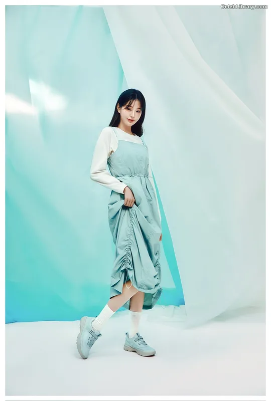 Jang Won-young  장원영 WONYOUNG photo 1 of 5846