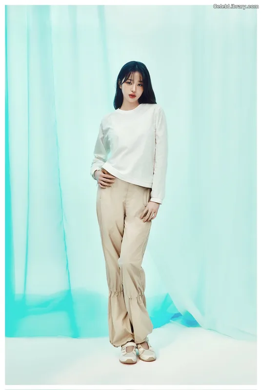 Jang Won-young  장원영 WONYOUNG photo 3 of 5846
