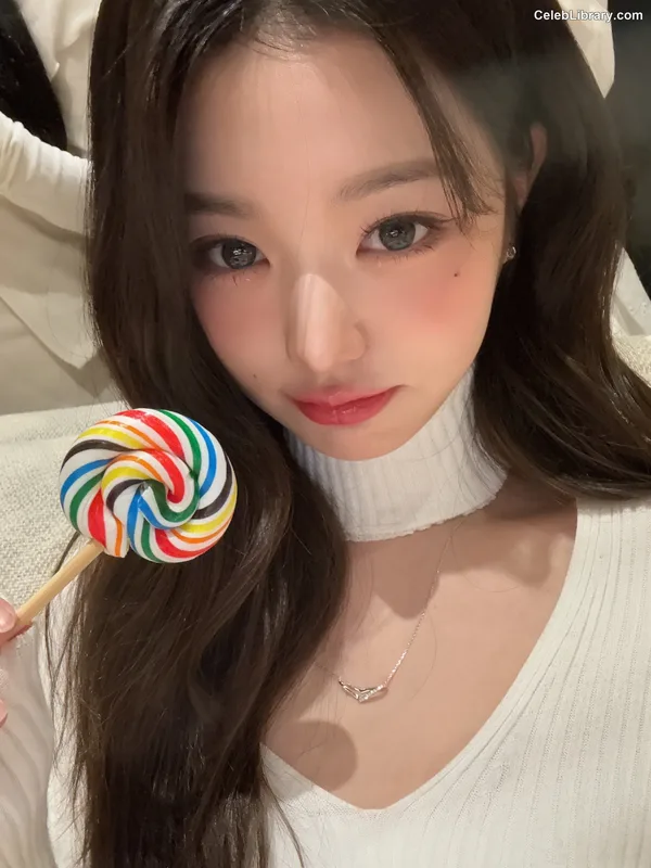 Jang Won-young  장원영 WONYOUNG photo 17 of 5846