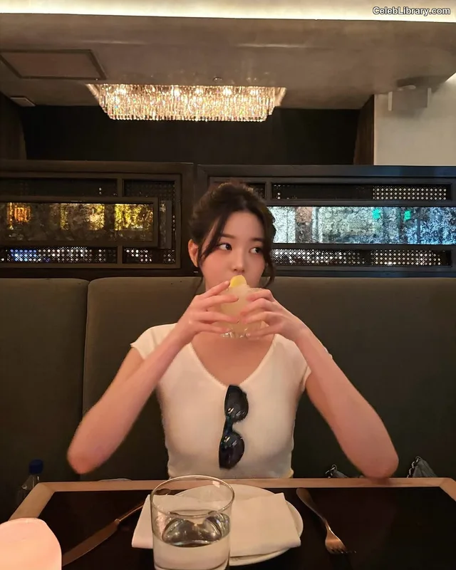 Jang Won-young  장원영 WONYOUNG photo 1 of 5846