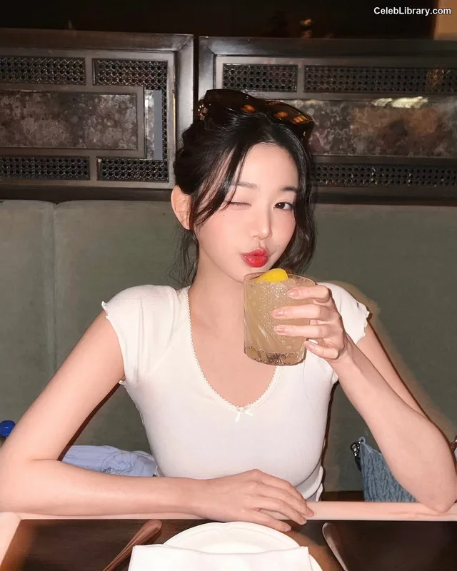 Jang Won-young  장원영 WONYOUNG photo 4 of 5846