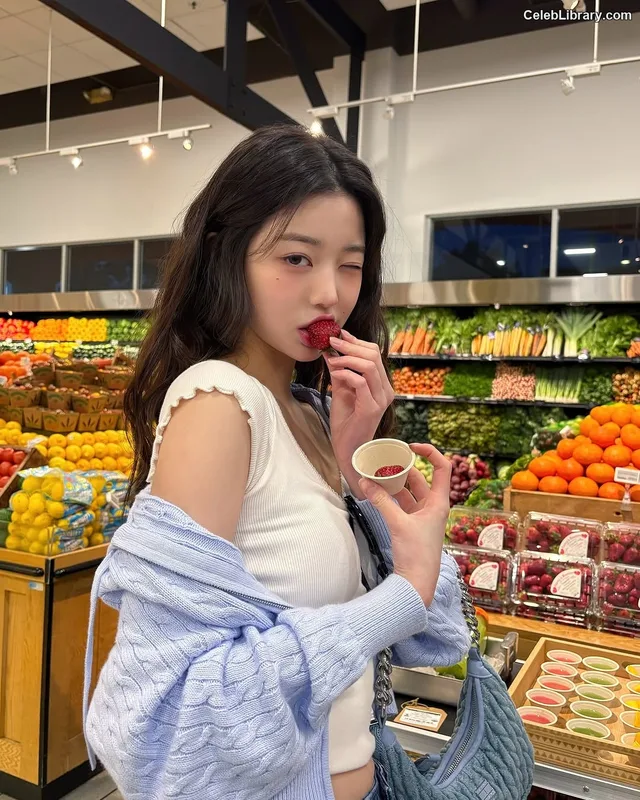 Jang Won-young  장원영 WONYOUNG photo 5 of 5846