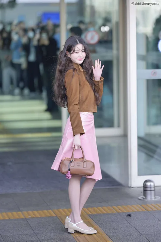 Jang Won-young  장원영 WONYOUNG photo 1 of 5846