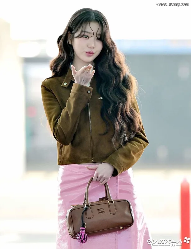 Jang Won-young  장원영 WONYOUNG photo 4 of 5846