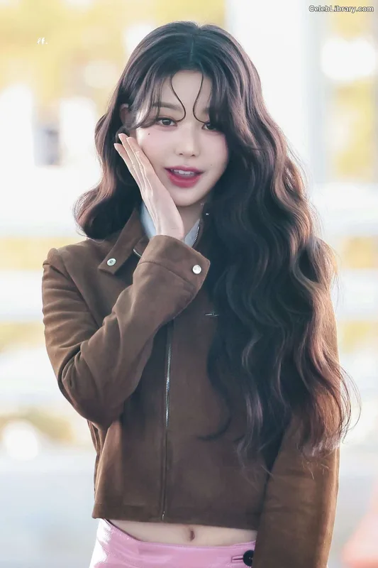 Jang Won-young  장원영 WONYOUNG photo 3 of 5846