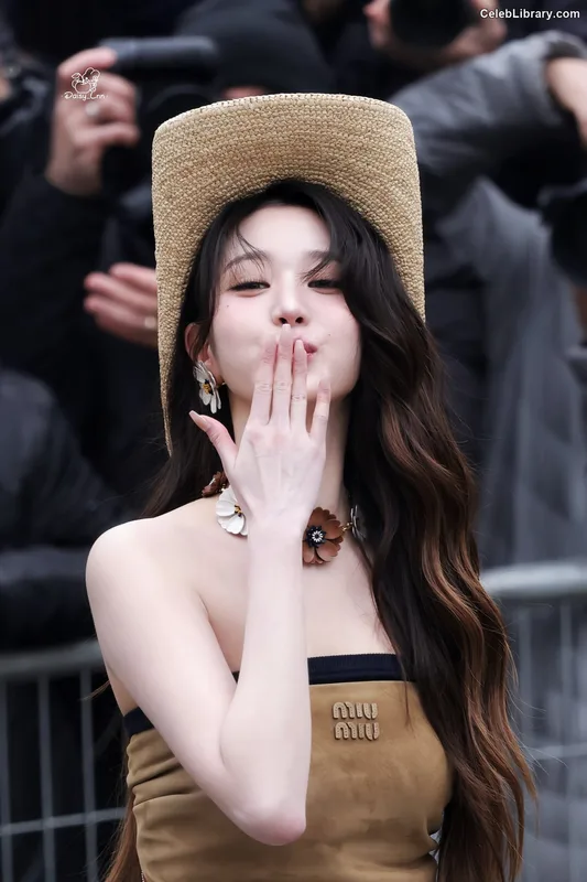 Jang Won-young  장원영 WONYOUNG photo 15 of 5846