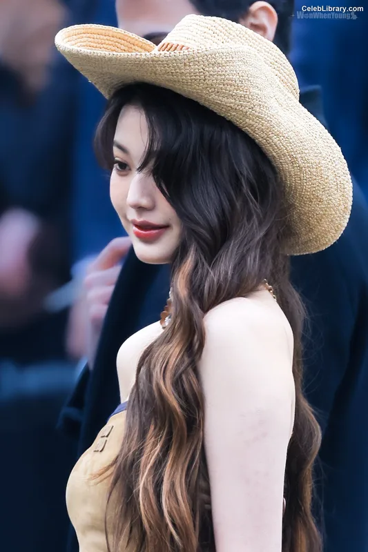 Jang Won-young  장원영 WONYOUNG photo 17 of 5846