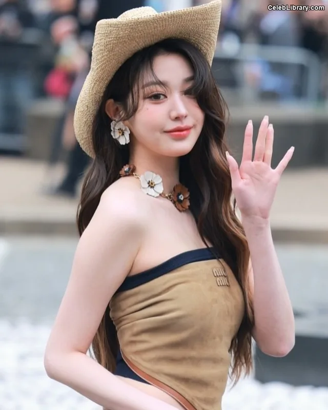 Jang Won-young  장원영 WONYOUNG photo 4 of 5846