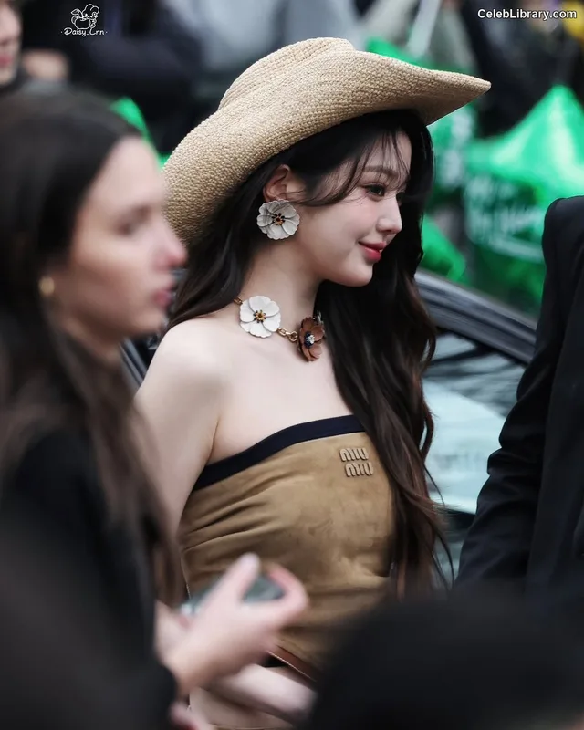 Jang Won-young  장원영 WONYOUNG photo 5 of 5846