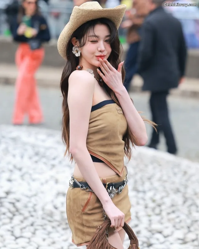 Jang Won-young  장원영 WONYOUNG photo 10 of 5846