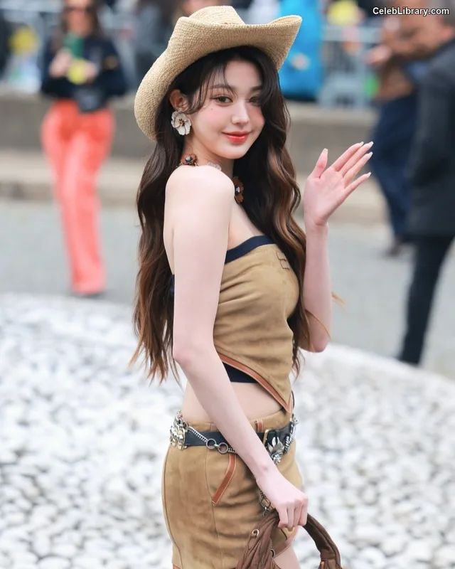 Jang Won-young  장원영 WONYOUNG photo 11 of 5846