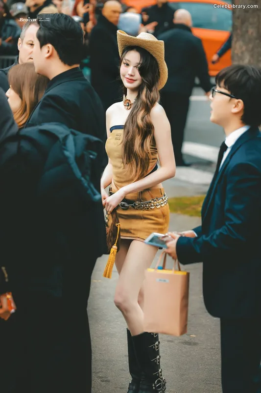 Jang Won-young  장원영 WONYOUNG photo 21 of 5846