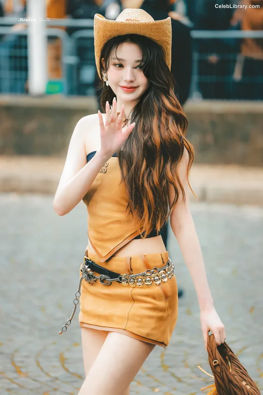 Jang Won-young  장원영 WONYOUNG photo 22 of 5846