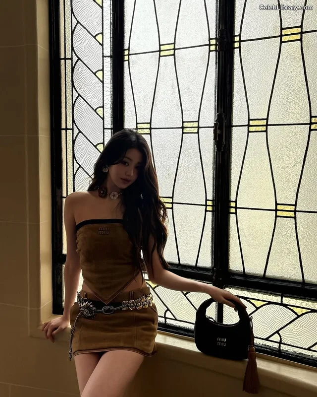 Jang Won-young  장원영 WONYOUNG photo 1 of 5846