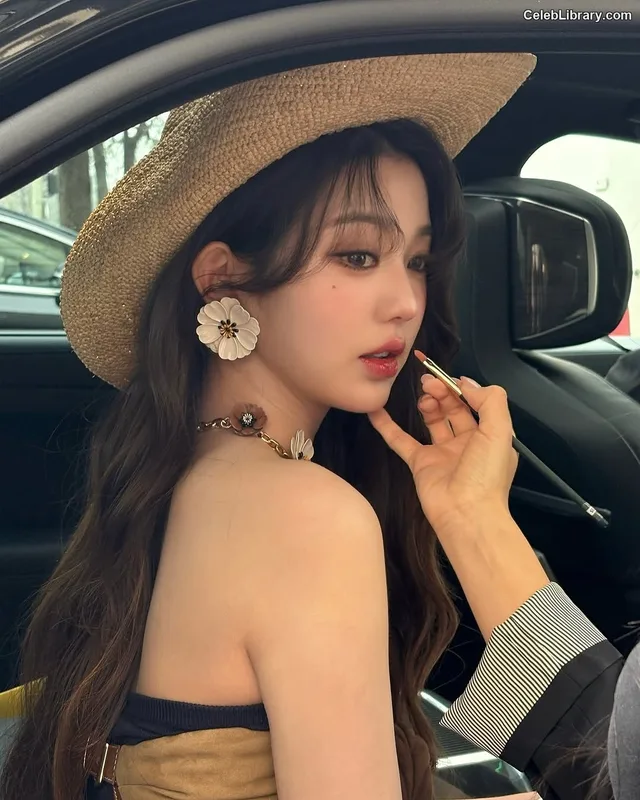 Jang Won-young  장원영 WONYOUNG photo 10 of 5846