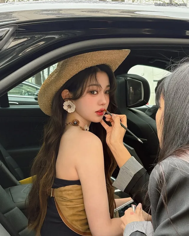 Jang Won-young  장원영 WONYOUNG photo 11 of 5846