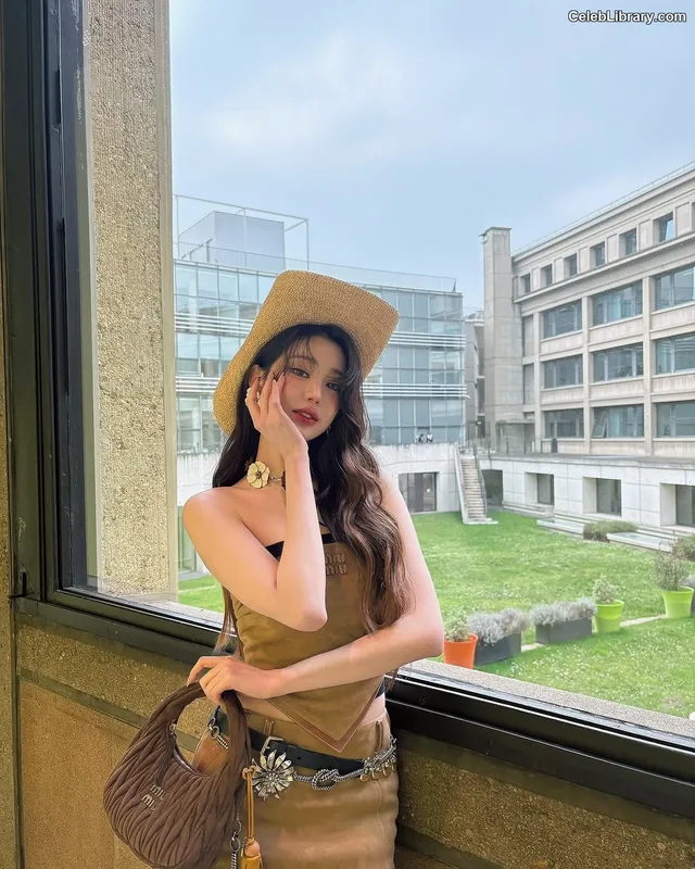 Jang Won-young 장원영 WONYOUNG photo 1 of 5846