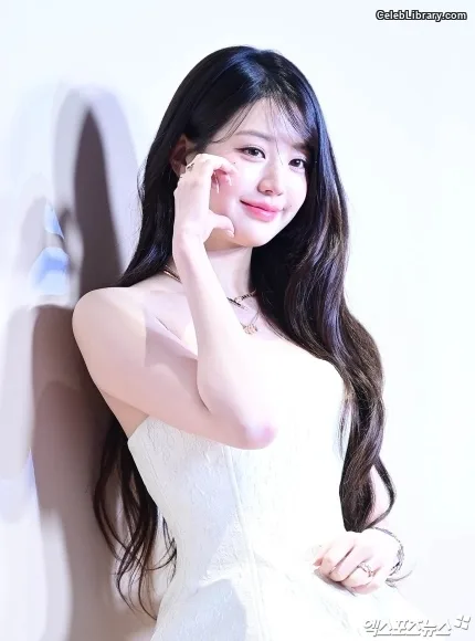 Jang Won-young  장원영 WONYOUNG photo 6 of 5846