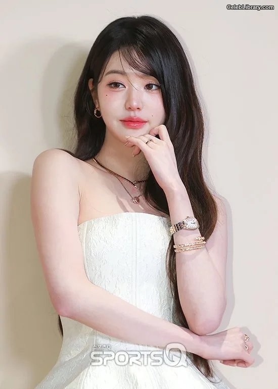 Jang Won-young  장원영 WONYOUNG photo 3 of 5846
