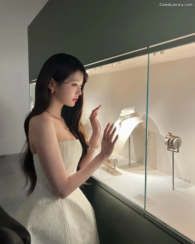Jang Won-young  장원영 WONYOUNG photo 19 of 5846