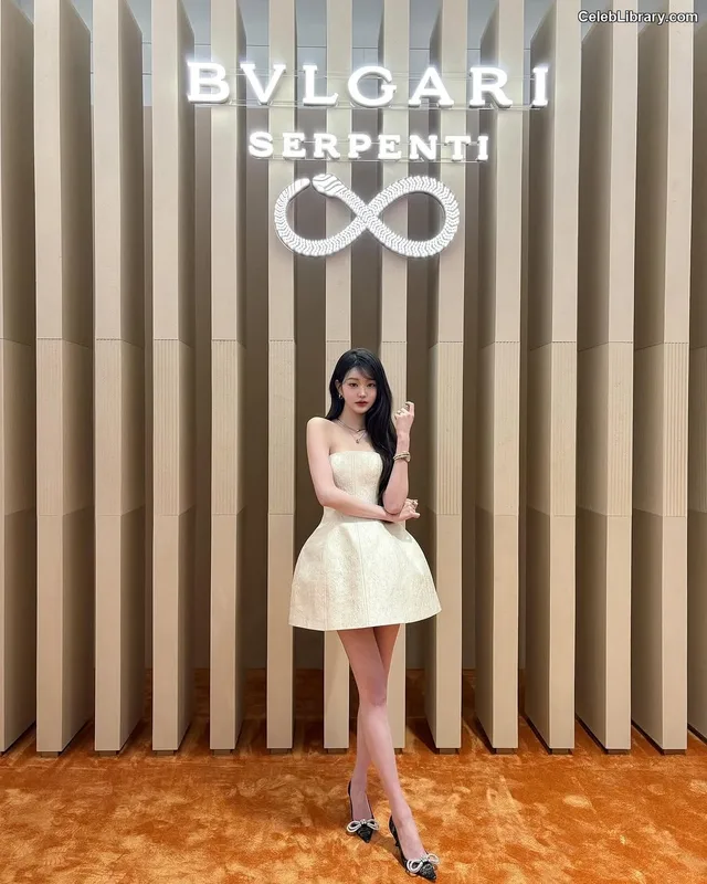 Jang Won-young  장원영 WONYOUNG photo 20 of 5846