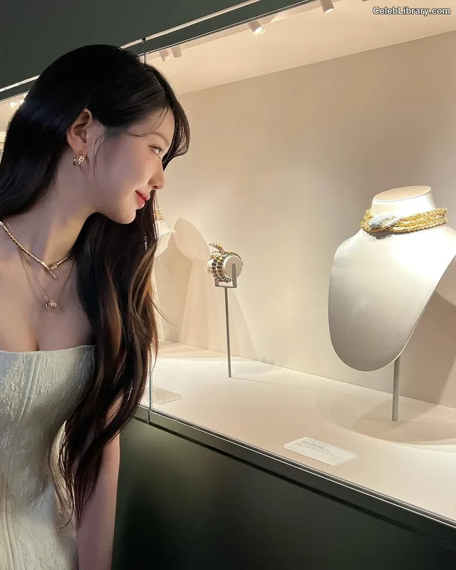 Jang Won-young  장원영 WONYOUNG photo 21 of 5846