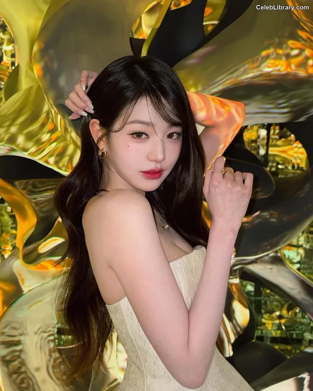 Jang Won-young  장원영 WONYOUNG photo 5 of 5846