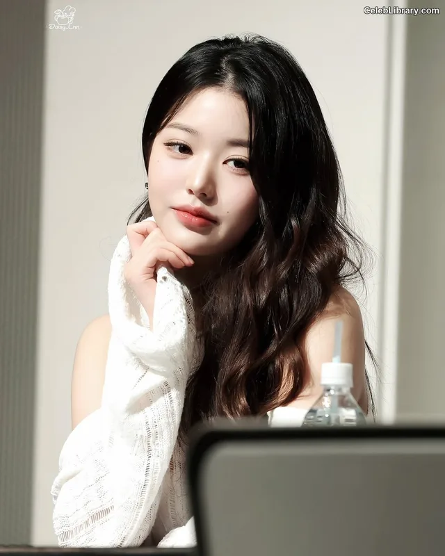 Jang Won-young  장원영 WONYOUNG photo 10 of 5846