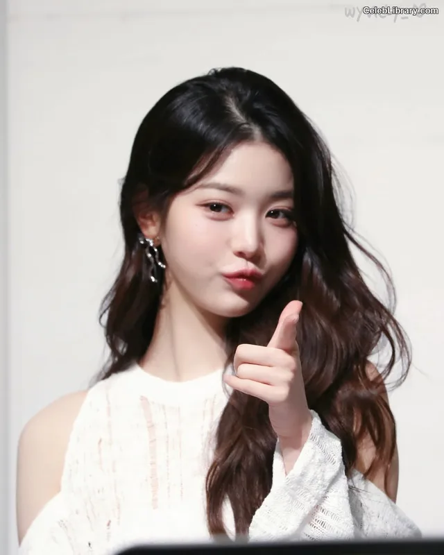 Jang Won-young  장원영 WONYOUNG photo 20 of 5846