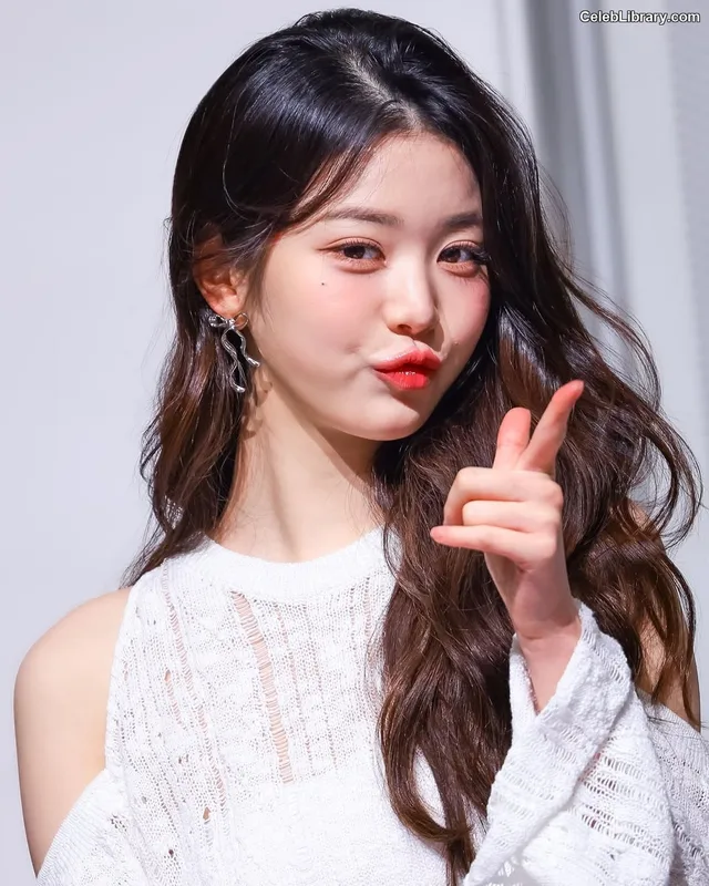 Jang Won-young  장원영 WONYOUNG photo 21 of 5846