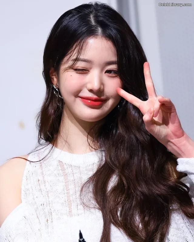 Jang Won-young  장원영 WONYOUNG photo 23 of 5846