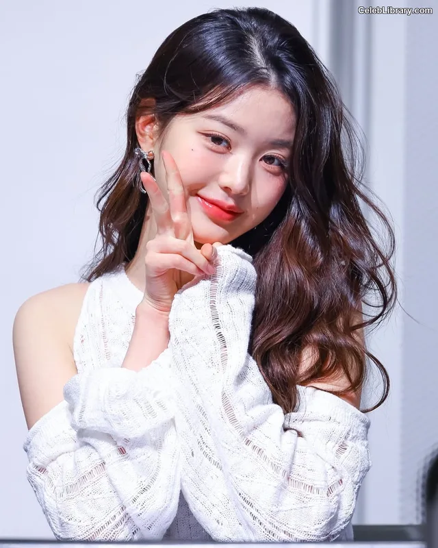 Jang Won-young  장원영 WONYOUNG photo 1 of 5846