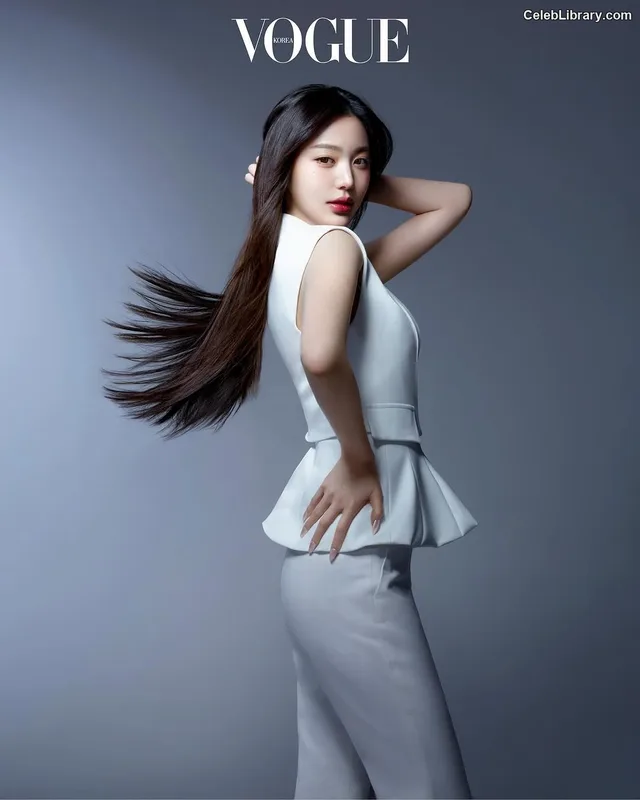 Jang Won-young  장원영 WONYOUNG photo 1 of 5846