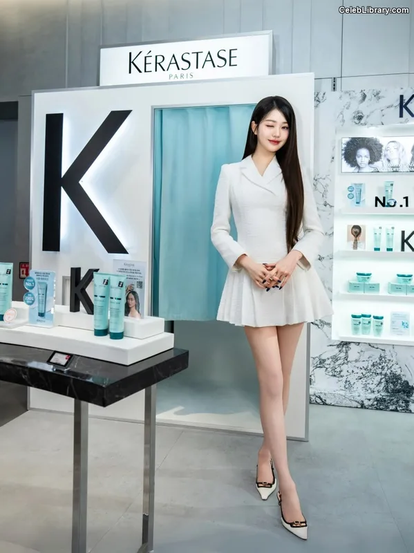Jang Won-young  장원영 WONYOUNG photo 3 of 5846