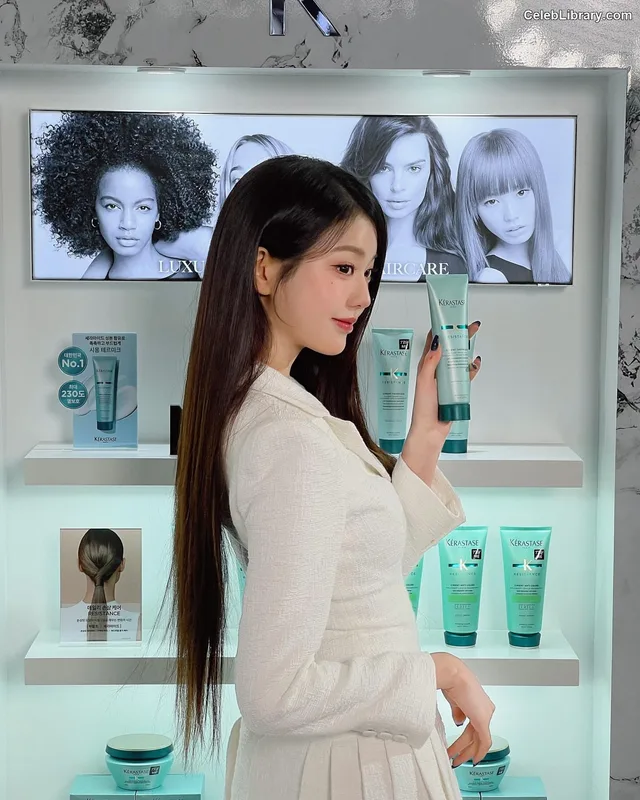 Jang Won-young  장원영 WONYOUNG photo 10 of 5846