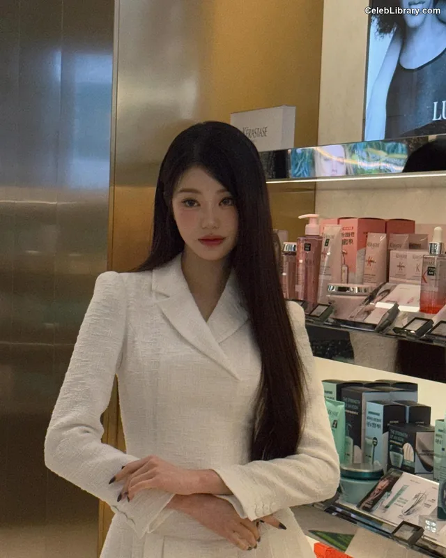 Jang Won-young  장원영 WONYOUNG photo 15 of 5846