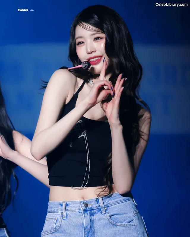 Jang Won-young  장원영 WONYOUNG photo 1 of 5846