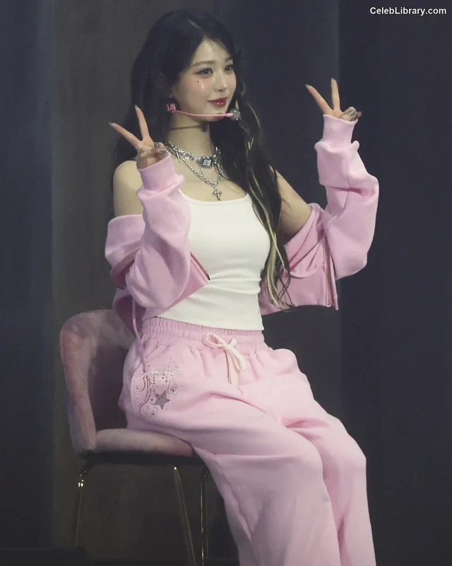 Jang Won-young  장원영 WONYOUNG photo 1 of 5846