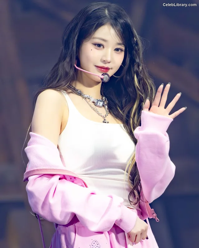 Jang Won-young  장원영 WONYOUNG photo 2 of 5846