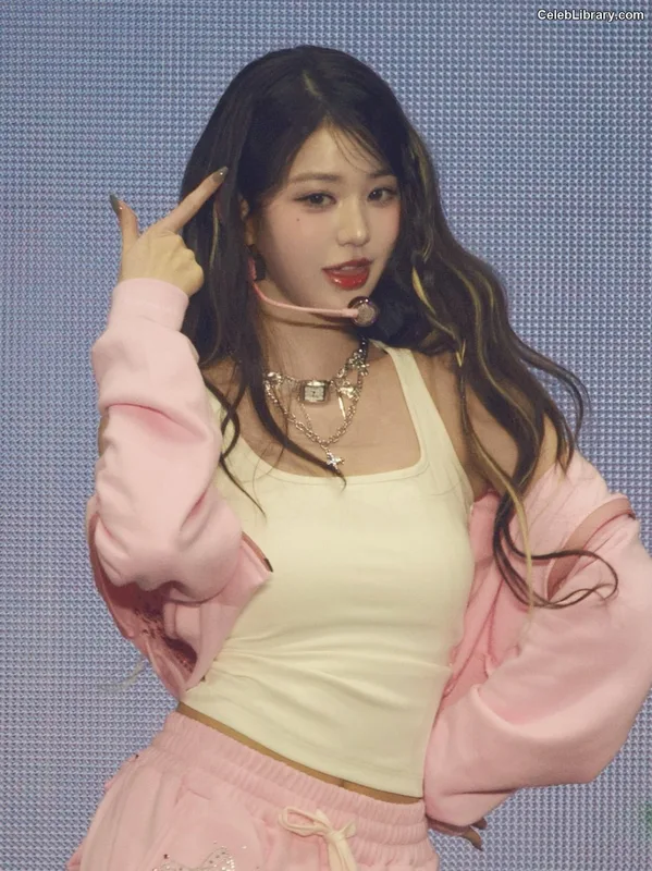 Jang Won-young  장원영 WONYOUNG photo 8 of 5846