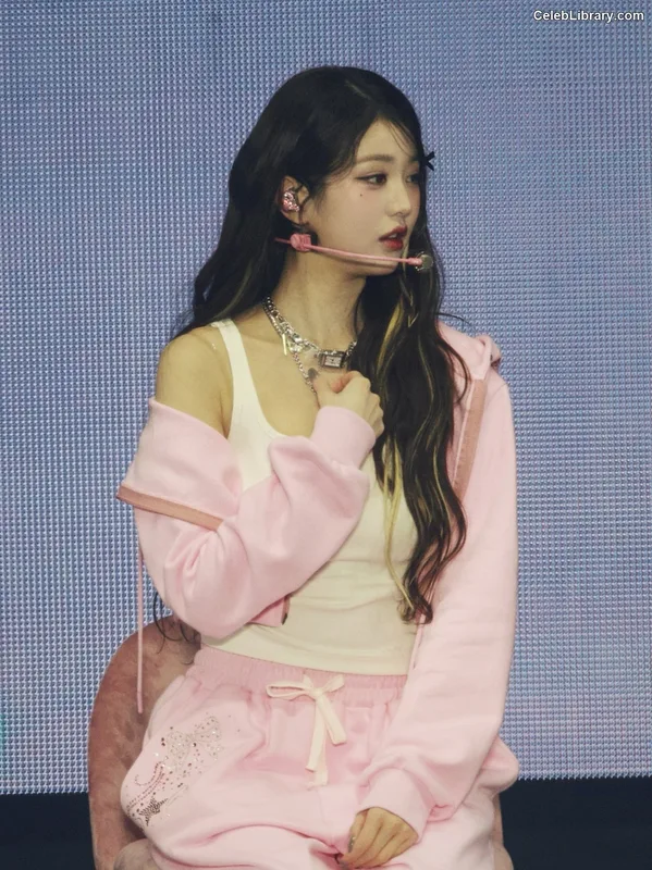 Jang Won-young  장원영 WONYOUNG photo 10 of 5846