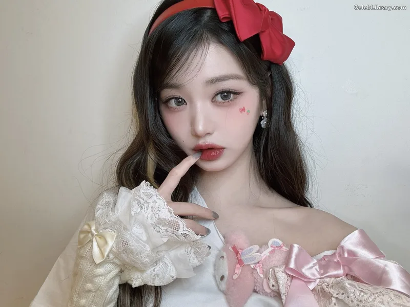 Jang Won-young  장원영 WONYOUNG photo 1 of 5846