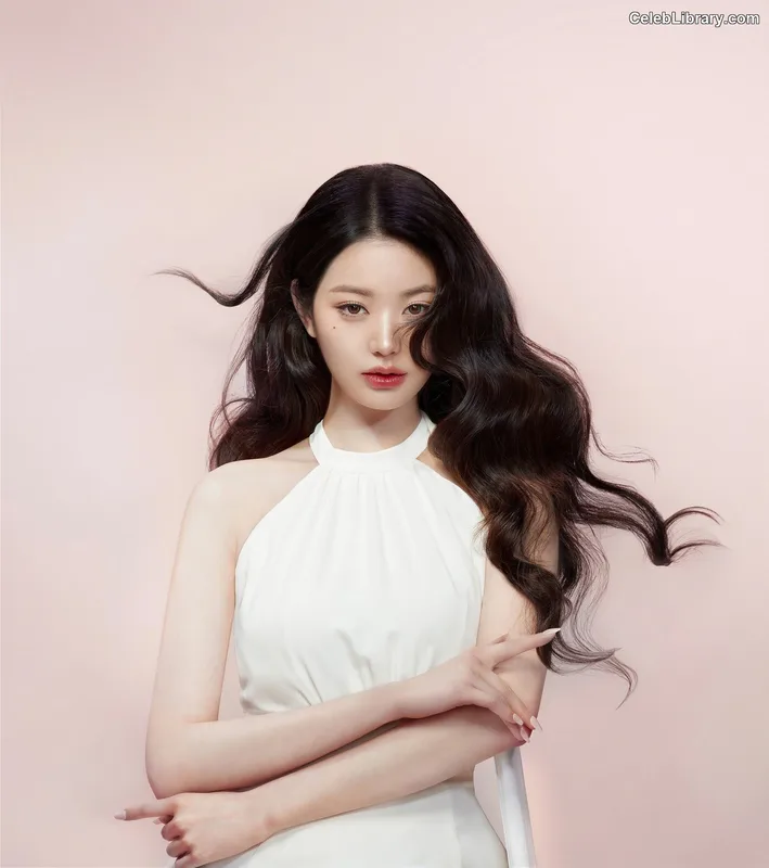 Jang Won-young  장원영 WONYOUNG photo 3 of 5846